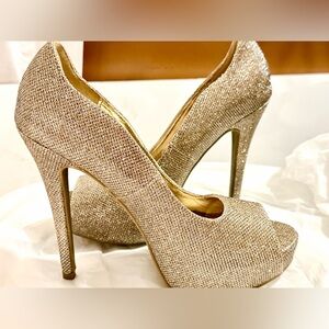 Shi by Journeys Elegant Gold Glitter Peep Toe Stillettos Size 8.5